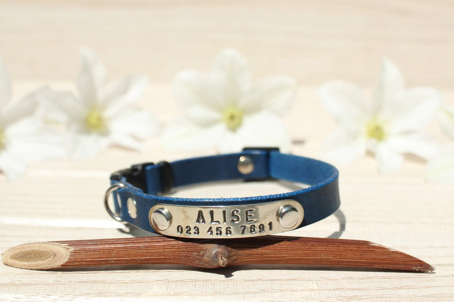 Personalized Leather Breakaway Cat Collar – Soft, Safe & Comfortable